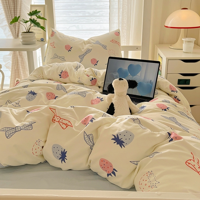 91家纺网 家纺一手货源 找家纺 阿曼达 2025新款印花水洗m学生床单人四件套 草莓蝴蝶结