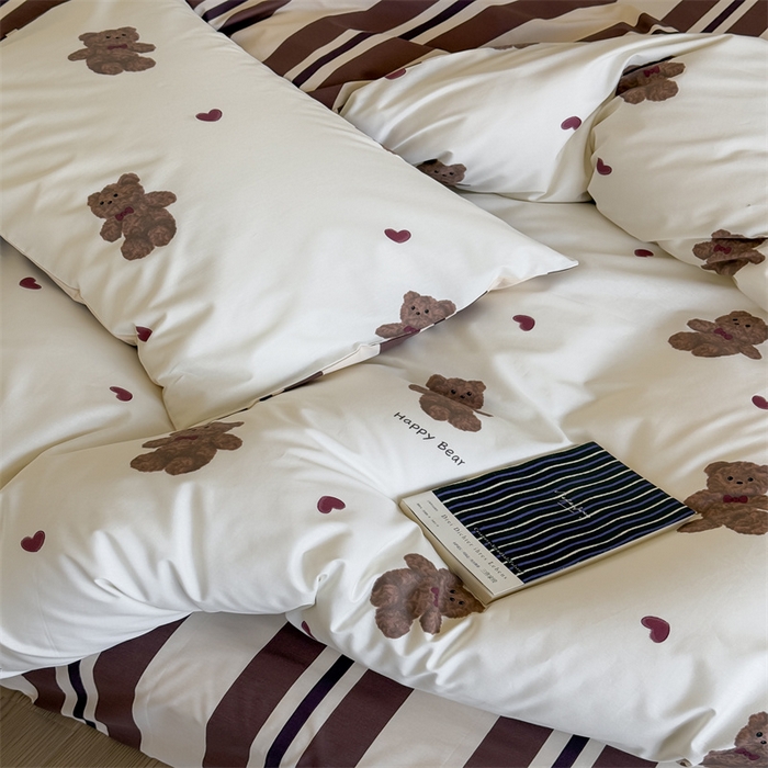 91家纺网 家纺一手货源 找家纺 窝米 2025新款全棉13370四件套 ins萌趣卡通风系列（花香熊猫、格汪梦） 小呆熊