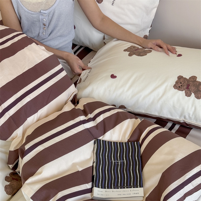 91家纺网 家纺一手货源 找家纺 窝米 2025新款全棉13370四件套 ins萌趣卡通风系列（花香熊猫、格汪梦） 小呆熊