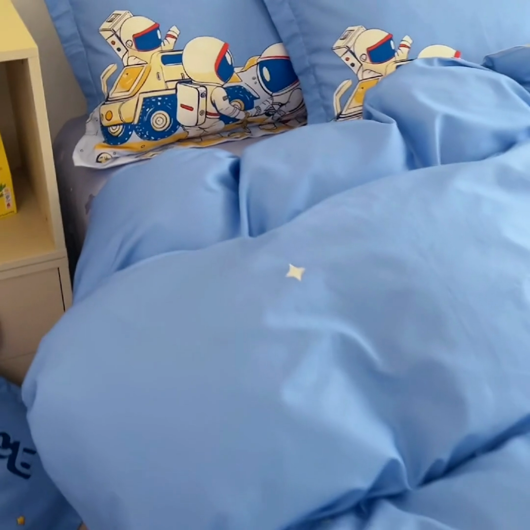 91家纺网 家纺一手货源 找家纺 浩诚 2025新款全棉大版卡通太空人宇航员小恐龙小汽车系列纯棉四件套-提供买家秀 太空工程队