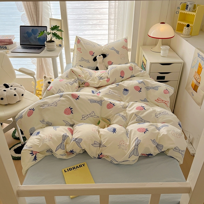 91家纺网 家纺一手货源 找家纺 阿曼达 2025新款印花水洗m学生床单人四件套 草莓蝴蝶结