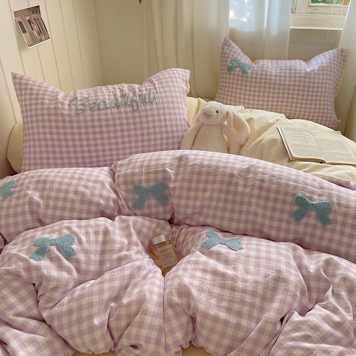 91家纺网 家纺一手货源 找家纺 桃心家居 2025新款A类亲肤舒适软糯云柔水洗棉奶油格子撞色毛巾绣猫咪蝴蝶结水洗棉系列四件套 云柔水洗棉-少女蝴蝶结紫蓝