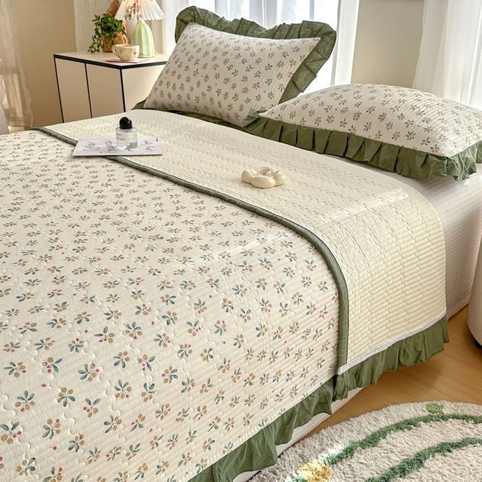 91家纺网 家纺一手货源 找家纺 岚吉 2025新款40支133*72全棉斜纹夹棉绗缝小花边床盖 意礼