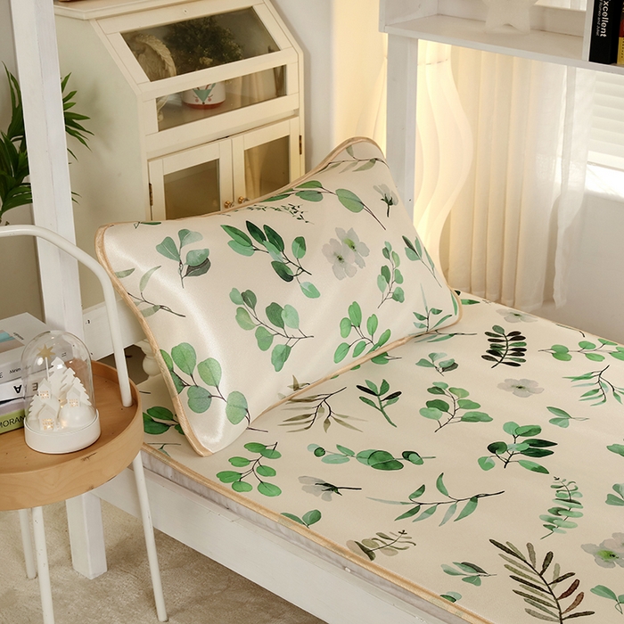 91家纺网 家纺一手货源 找家纺 沁童儿童用品店 2025新款学生宿舍牛奶冰丝凉席两件套 绿意盎然