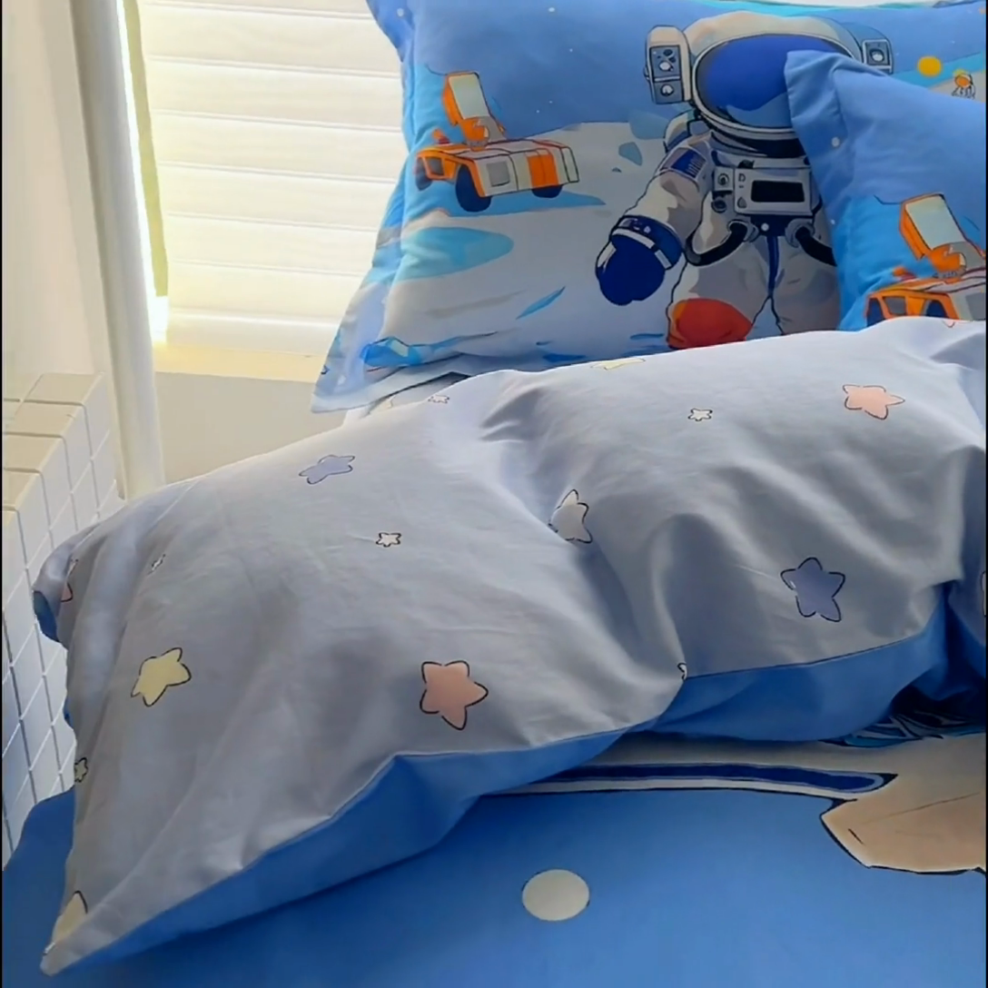 91家纺网 家纺一手货源 找家纺 浩诚 2025新款全棉大版卡通太空人宇航员小恐龙小汽车系列纯棉四件套-提供买家秀 星际工程