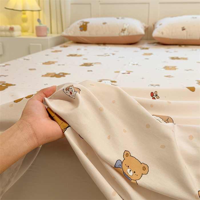 91家纺网 家纺一手货源 找家纺 雯豆2025春夏新款全棉床单三件套纯棉床罩小清新印花床单 全棉床单-小熊伙伴
