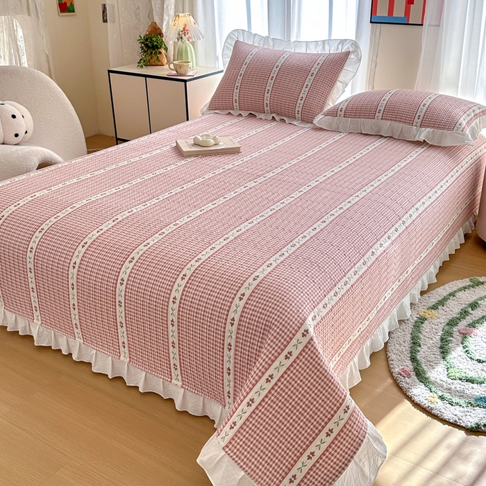 91家纺网 家纺一手货源 找家纺 岚吉 2025新款40支133*72全棉斜纹夹棉绗缝小花边床盖 初遇-粉