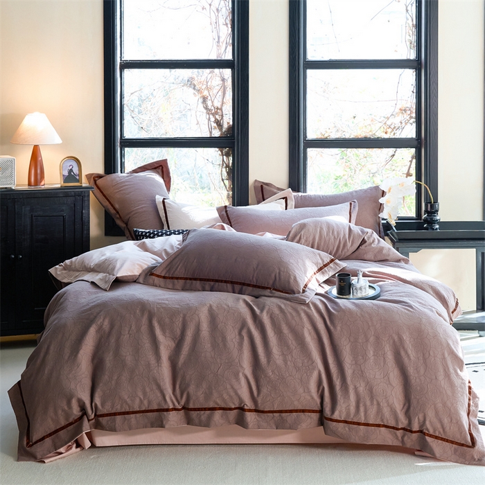 91家纺网 家纺一手货源 找家纺 久典家居 2025新款三层纱浮雕大提花织带贴边款四件套 玫瑰—咖