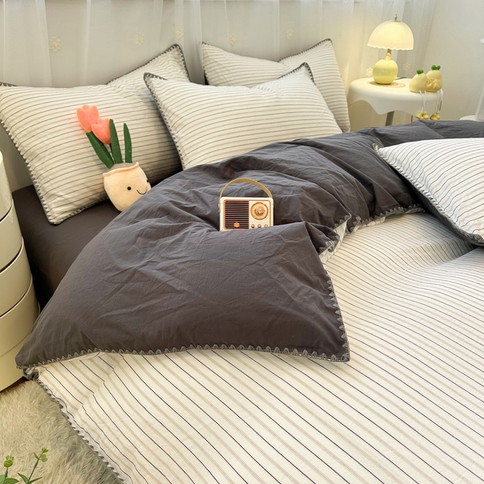 91家纺网 家纺一手货源 找家纺 简宜家居（朝初家纺） 2025新款色织小提花三角针款四件套 三角针黑灰条