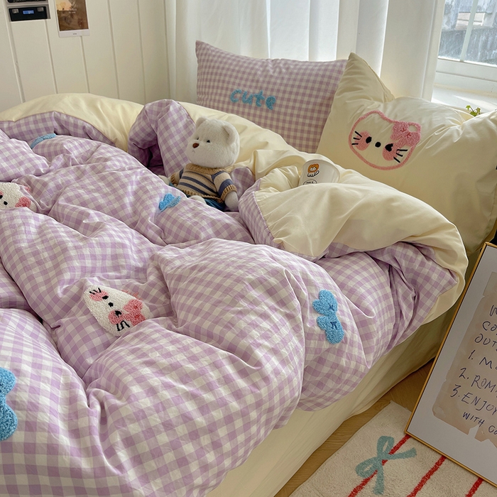 91家纺网 家纺一手货源 找家纺 桃心家居 2025新款A类亲肤舒适软糯云柔水洗棉奶油格子撞色毛巾绣猫咪蝴蝶结水洗棉系列四件套 云柔水洗棉-蝴蝶结猫咪紫黄