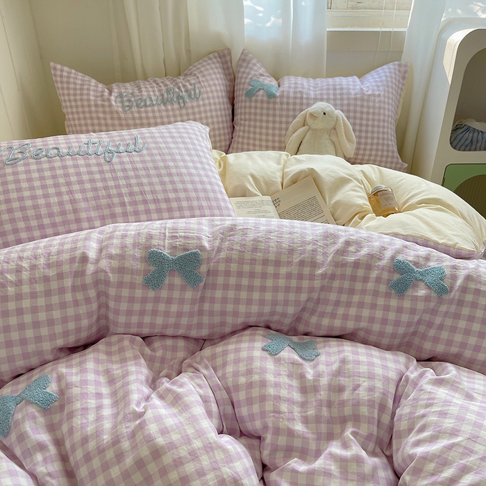 91家纺网 家纺一手货源 找家纺 桃心家居 2025新款A类亲肤舒适软糯云柔水洗棉奶油格子撞色毛巾绣猫咪蝴蝶结水洗棉系列四件套 云柔水洗棉-少女蝴蝶结紫蓝