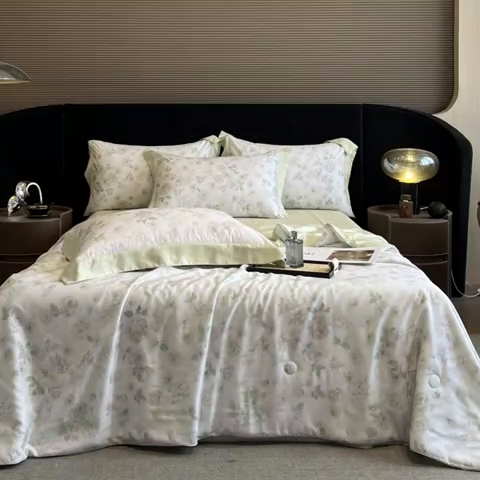 91家纺网 家纺一手货源 找家纺 慕晨 2025新款简奢款莱赛尔数码印夏被四件套 念池-绿