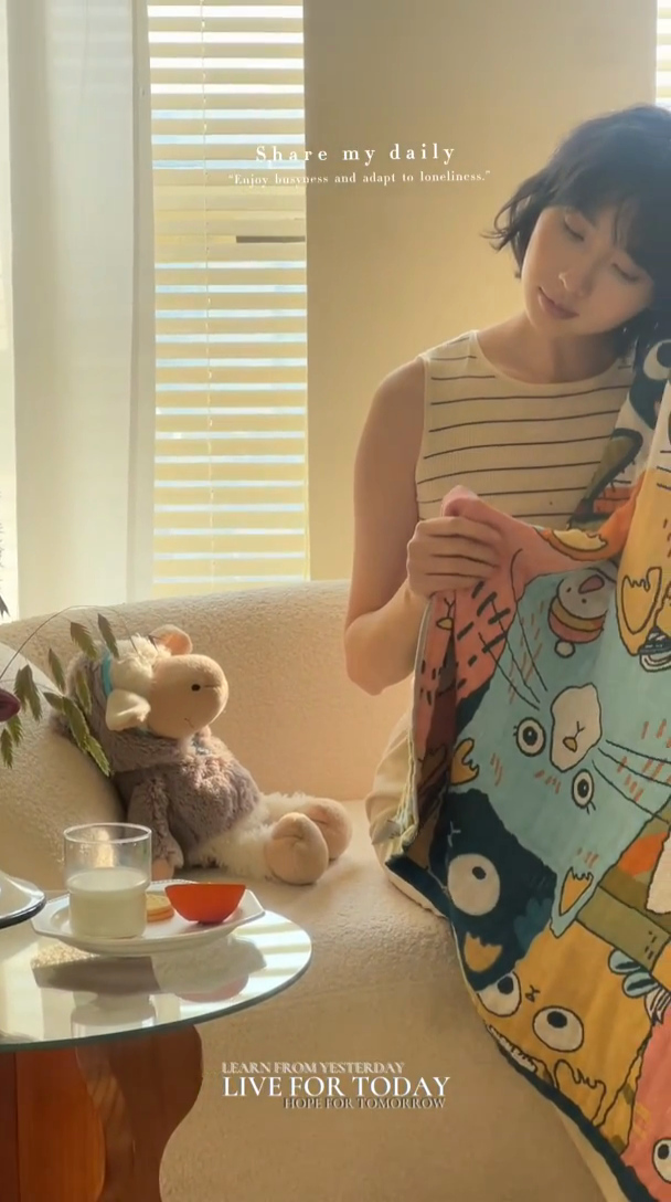 91家纺网 家纺一手货源 找家纺 雯雨家纺 2025新款亲肤可爱全棉A类纱布浴巾 排排猫