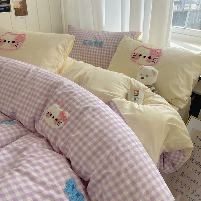 91家纺网 家纺一手货源 找家纺 桃心家居 2025新款A类亲肤舒适软糯云柔水洗棉奶油格子撞色毛巾绣猫咪蝴蝶结水洗棉系列四件套 云柔水洗棉-蝴蝶结猫咪紫黄