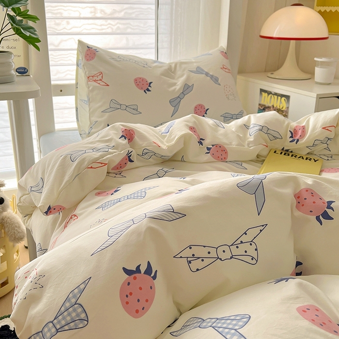 91家纺网 家纺一手货源 找家纺 阿曼达 2025新款印花水洗m学生床单人四件套 草莓蝴蝶结