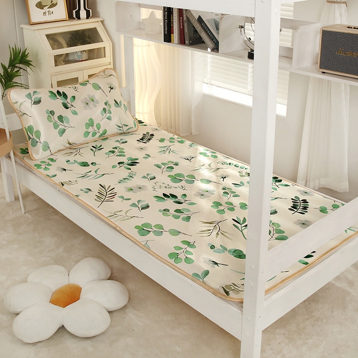 91家纺网 家纺一手货源 找家纺 沁童儿童用品店 2025新款学生宿舍牛奶冰丝凉席两件套 绿意盎然