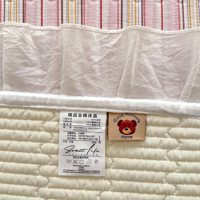 91家纺网 家纺一手货源 找家纺 岚吉 2025新款40支133*72全棉斜纹夹棉绗缝小花边床盖 条纹律动