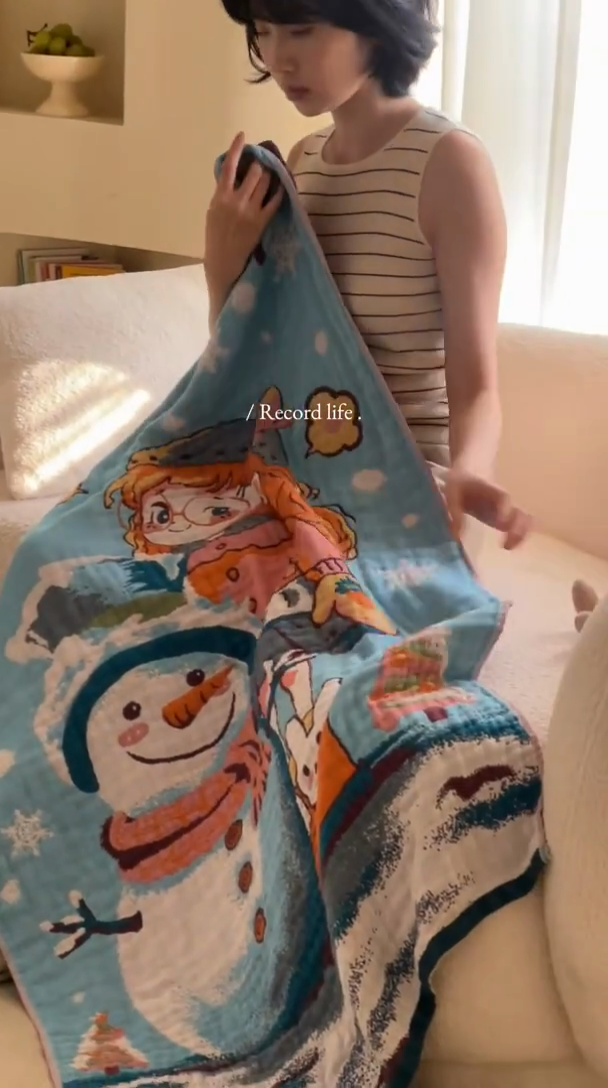 91家纺网 家纺一手货源 找家纺 雯雨家纺 2025新款亲肤可爱全棉A类纱布浴巾 雪地女孩