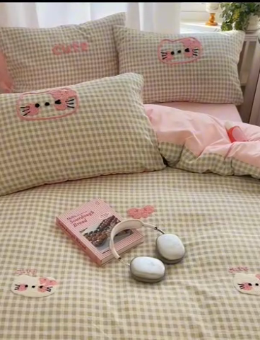 91家纺网 家纺一手货源 找家纺 桃心家居 2025新款A类亲肤舒适软糯云柔水洗棉奶油格子撞色毛巾绣猫咪蝴蝶结水洗棉系列四件套 云柔水洗棉-蝴蝶结猫咪绿粉