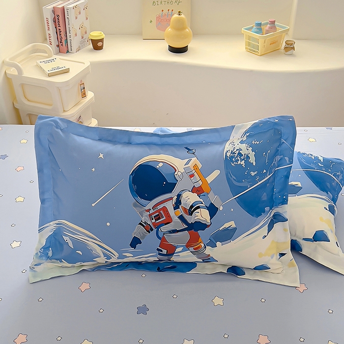 91家纺网 家纺一手货源 找家纺 浩诚 2025新款全棉大版卡通太空人宇航员小恐龙小汽车系列纯棉四件套-提供买家秀 独行月球