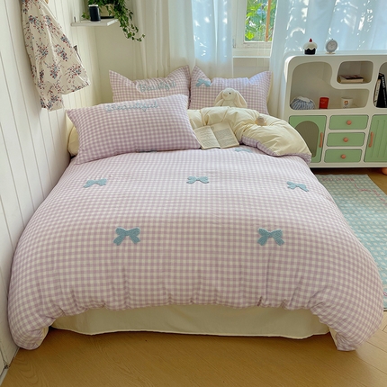 91家纺网 家纺一手货源 找家纺 （总）桃心家居 2025新款A类亲肤舒适软糯云柔水洗棉奶油格子撞色毛巾绣猫咪蝴蝶结水洗棉系列四件套