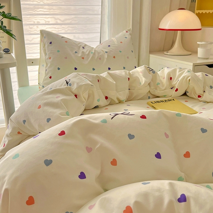 91家纺网 家纺一手货源 找家纺 阿曼达 2025新款印花水洗m学生床单人四件套 爱心蝴蝶结