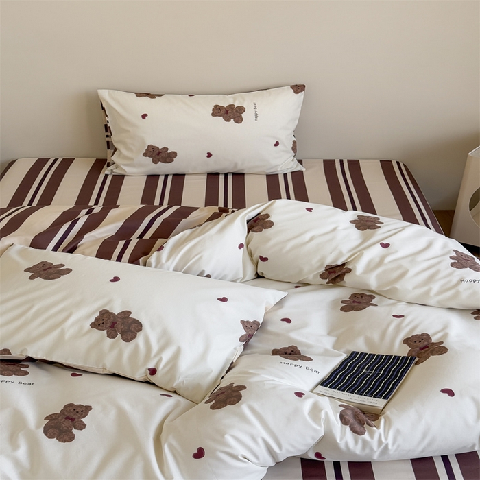 91家纺网 家纺一手货源 找家纺 窝米 2025新款全棉13370四件套 ins萌趣卡通风系列（花香熊猫、格汪梦） 小呆熊