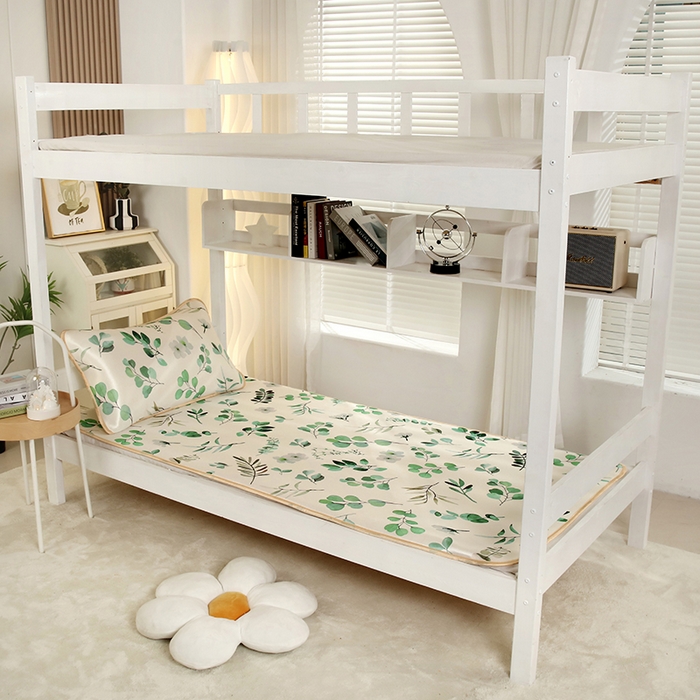 91家纺网 家纺一手货源 找家纺 沁童儿童用品店 2025新款学生宿舍牛奶冰丝凉席两件套 绿意盎然