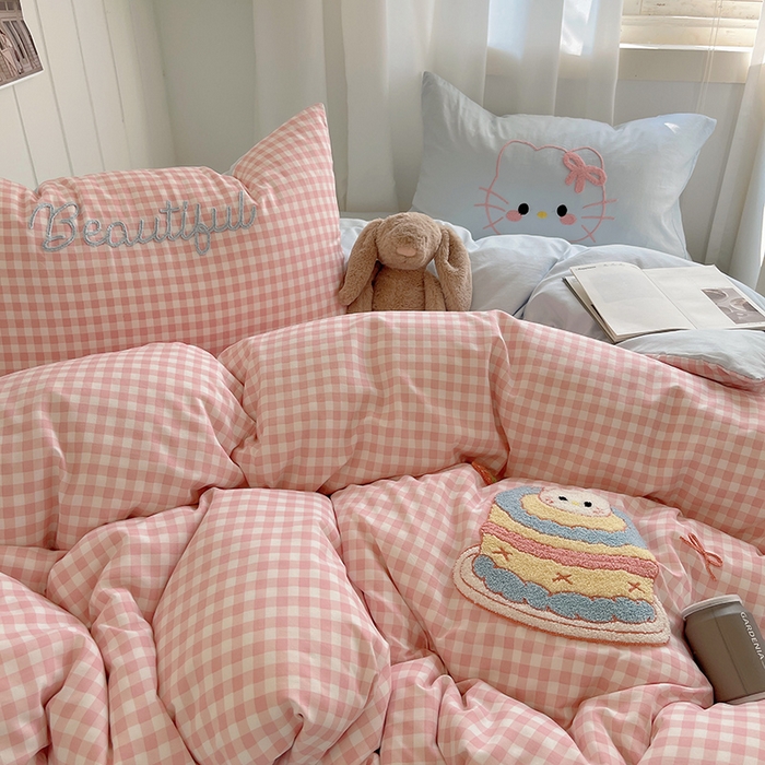 91家纺网 家纺一手货源 找家纺 （总）桃心家居 2025新款A类亲肤舒适软糯云柔水洗棉奶油格子撞色毛巾绣猫咪蝴蝶结水洗棉系列四件套