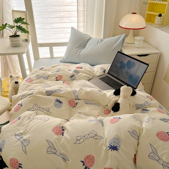 91家纺网 家纺一手货源 找家纺 阿曼达 2025新款印花水洗m学生床单人四件套 草莓蝴蝶结