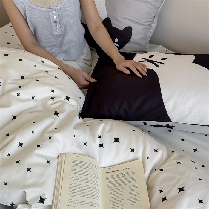 91家纺网 家纺一手货源 找家纺 窝米 2025新款全棉13370四件套 ins萌趣卡通风系列（花香熊猫、格汪梦） 猫影