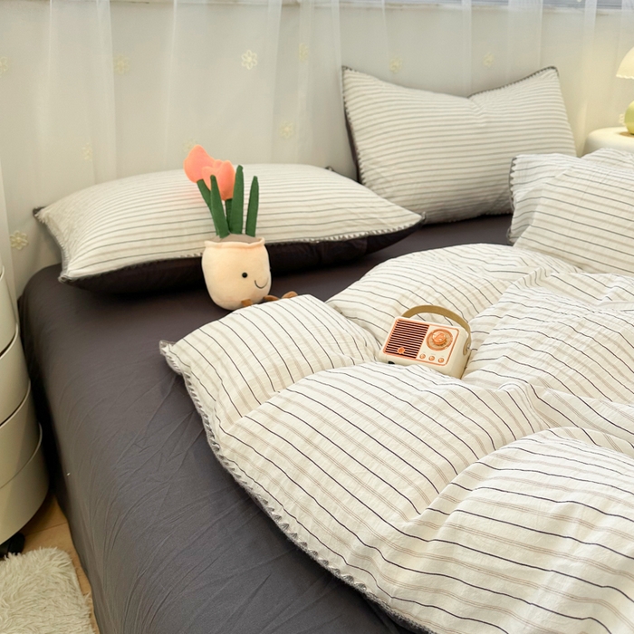 91家纺网 家纺一手货源 找家纺 简宜家居（朝初家纺） 2025新款色织小提花三角针款四件套 三角针黑灰条