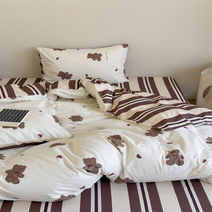 91家纺网 家纺一手货源 找家纺 窝米 2025新款全棉13370四件套 ins萌趣卡通风系列（花香熊猫、格汪梦） 小呆熊