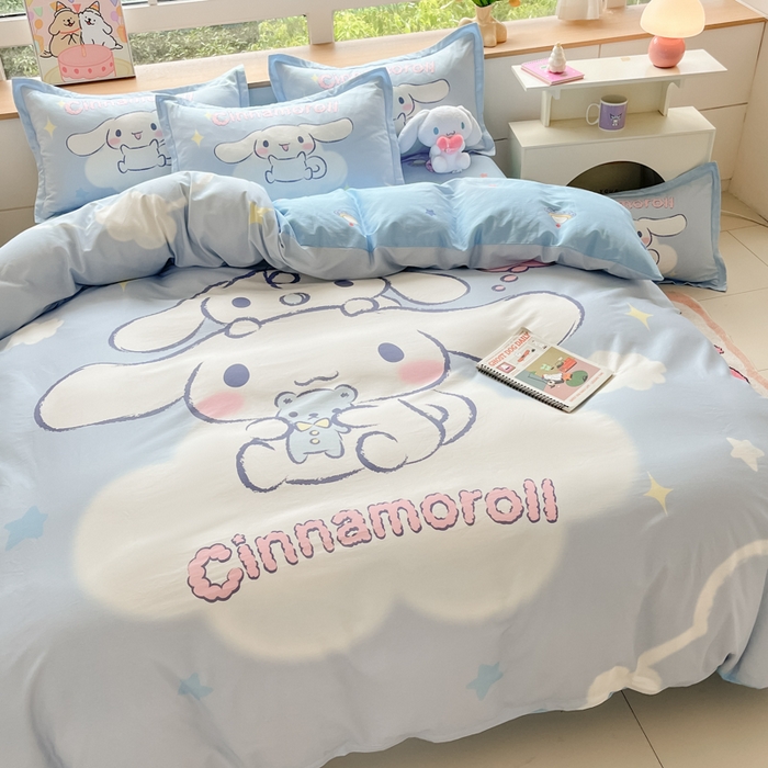 91家纺网 家纺一手货源 找家纺 博雅 2025新款三丽鸥大版印花全棉四件套专版花型 全棉大版（升级款信封枕）云朵玉桂狗