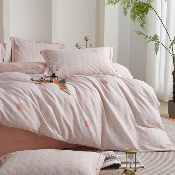 91家纺网 家纺一手货源 找家纺 曼秀琳 2025新款铂金棉数码印花四件套(全棉133*76) 梦幻南瓜-粉