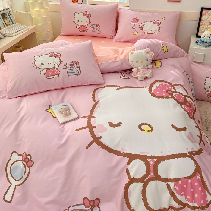 91家纺网 家纺一手货源 找家纺 博雅 2025新款三丽鸥大版印花全棉四件套专版花型 全棉大版（升级款信封枕）情书KT猫