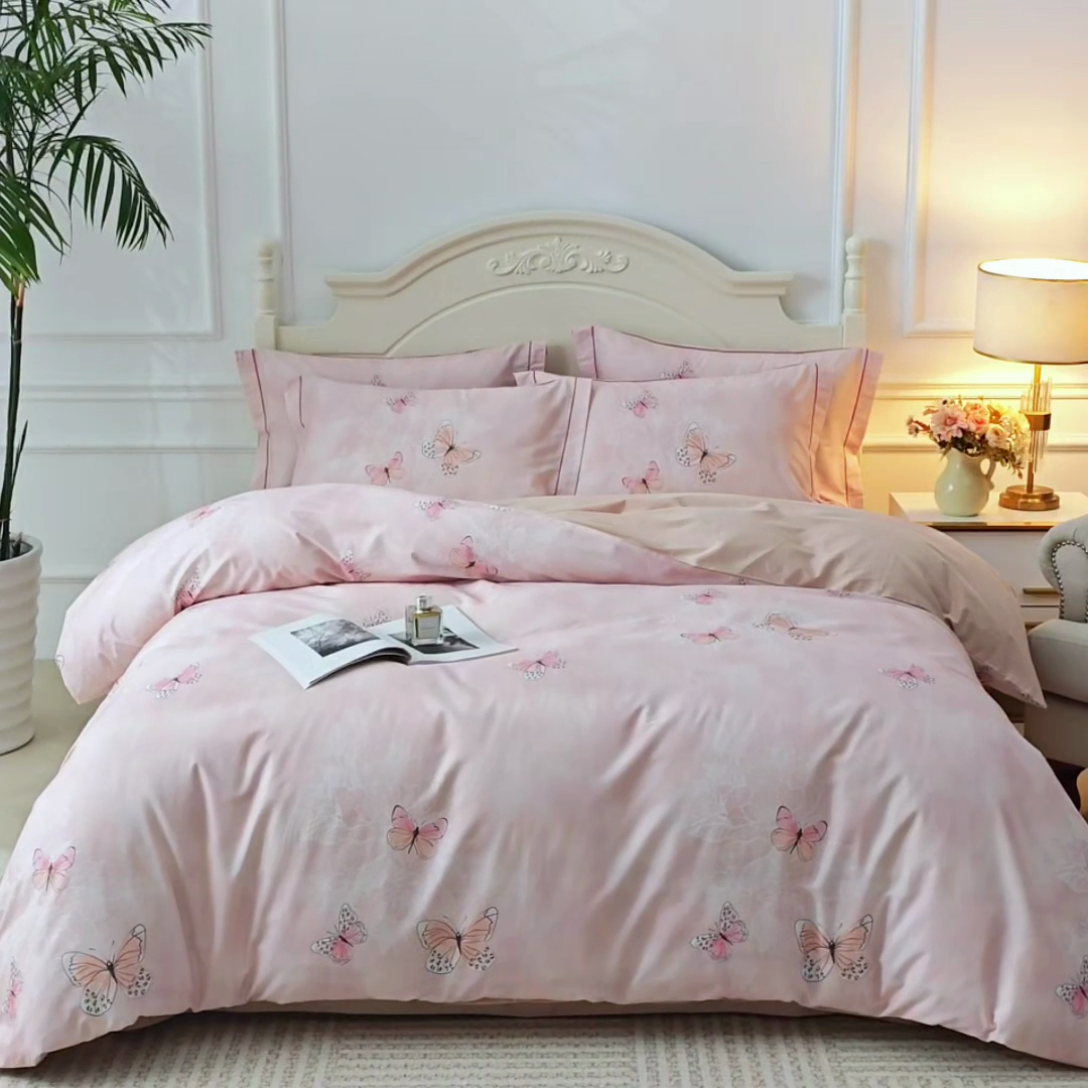 91家纺网 家纺一手货源 找家纺 曼秀琳 2025新款铂金棉数码印花四件套(全棉133*76) 浅梦-粉