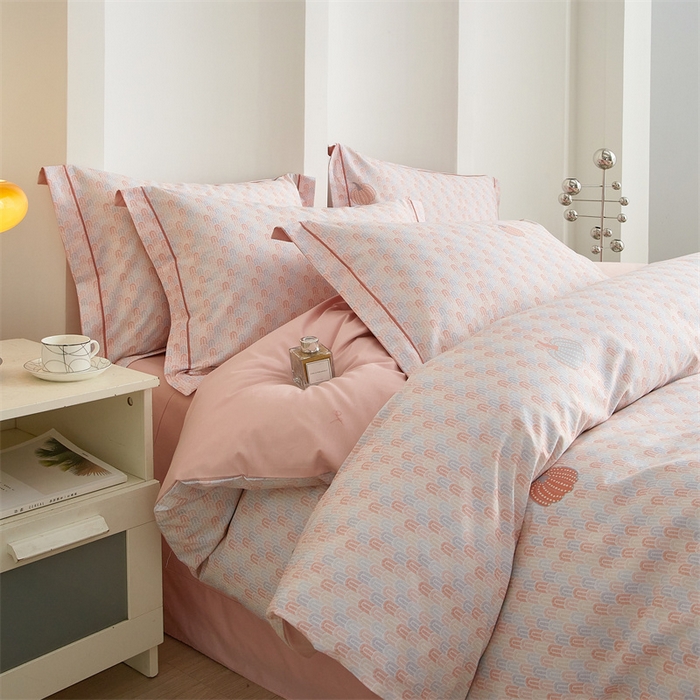 91家纺网 家纺一手货源 找家纺 曼秀琳 2025新款铂金棉数码印花四件套(全棉133*76) 梦幻南瓜-粉