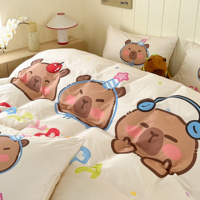 91家纺网 家纺一手货源 找家纺 博雅 2025新款卡皮巴拉系列全棉印花四件套 音乐卡皮巴拉