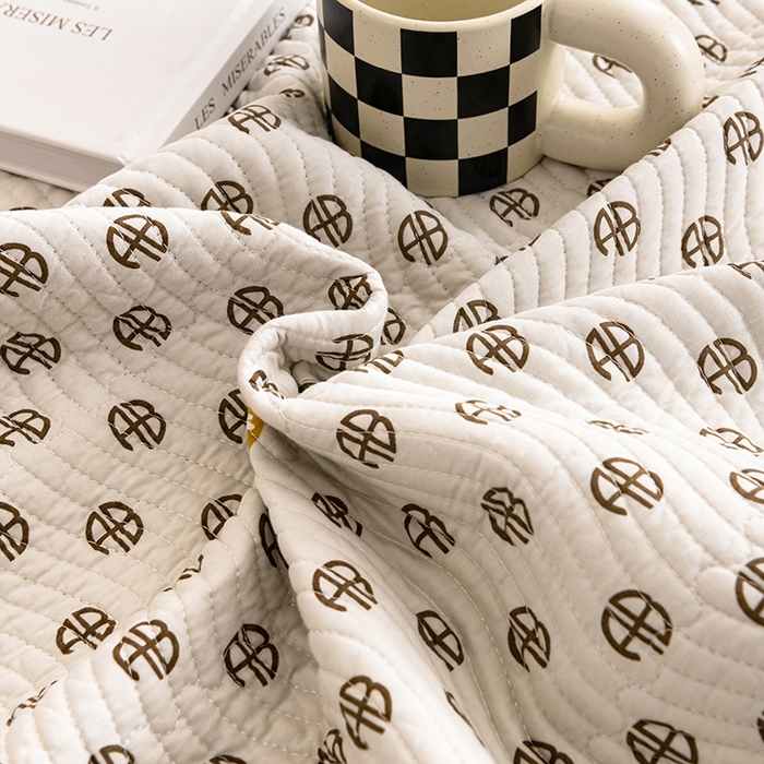 91家纺网 家纺一手货源 找家纺 莎果 2025春夏莫代尔印花高温砂洗床盖三件套四件套 魔法书