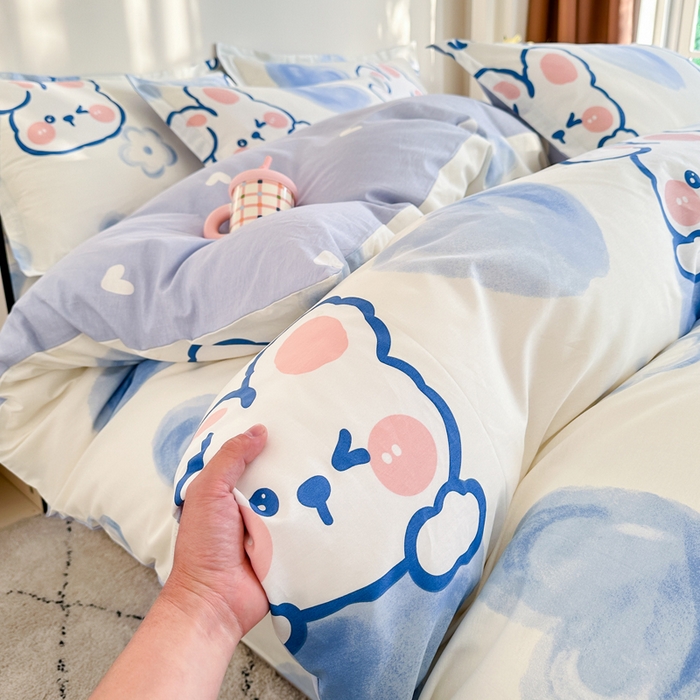 91家纺网 家纺一手货源 找家纺 棉造家居 2025新款亲肤舒适全棉纯棉印花系列三/四件套 晴天小兔