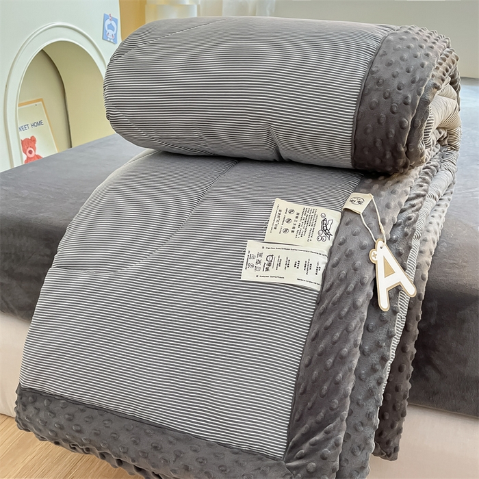 91家纺网 家纺一手货源 找家纺 云家 2025新款豆豆绒被子被芯夏凉被空调被四季被 灰细条