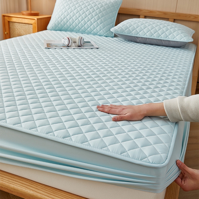 91家纺网 家纺一手货源 找家纺 布卢姆床垫 2025新款A类水洗棉大豆夹棉床笠 菱形格-浅天蓝