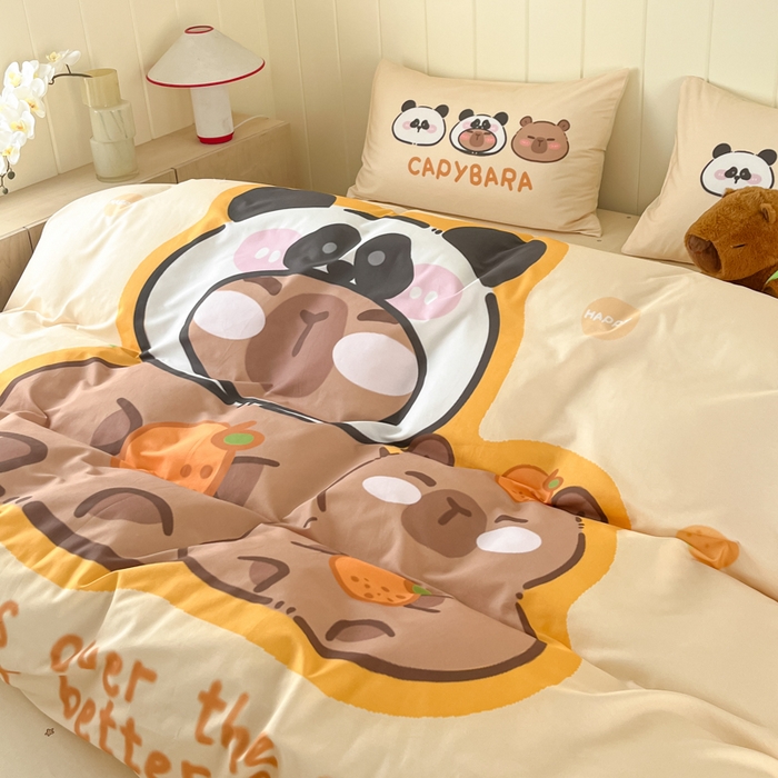 91家纺网 家纺一手货源 找家纺 博雅 2025新款卡皮巴拉系列全棉印花四件套 太空卡皮巴拉