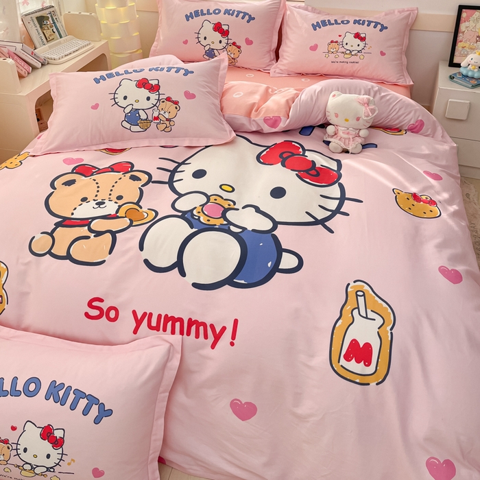 91家纺网 家纺一手货源 找家纺 博雅 2025新款三丽鸥大版印花全棉四件套专版花型 全棉大版（升级款信封枕）小熊KT猫