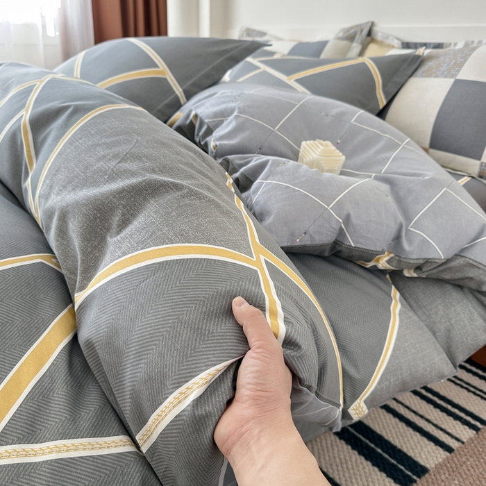 91家纺网 家纺一手货源 找家纺 棉造家居 2025新款亲肤舒适全棉纯棉印花系列三/四件套 时尚拼图