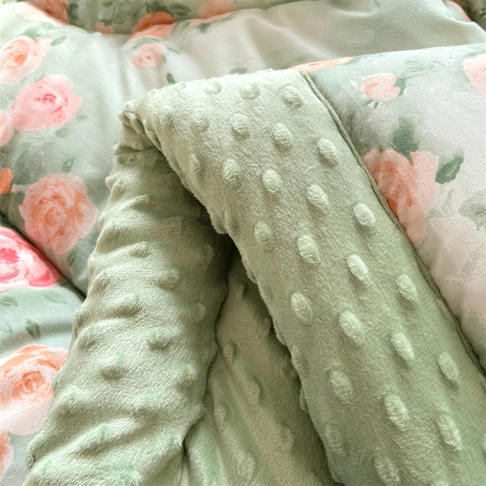 91家纺网 家纺一手货源 找家纺 云家 2025新款豆豆绒被子被芯夏凉被空调被四季被 甜蔷薇