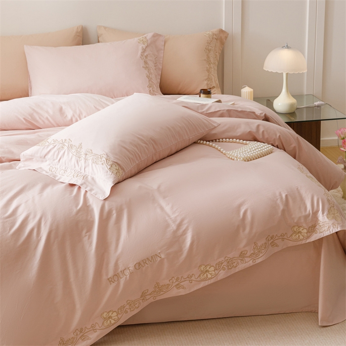 91家纺网 家纺一手货源 找家纺 艾莱家纺 2025新款A类精梳纯棉刺绣花四件套-赫柏 赫柏-浅粉