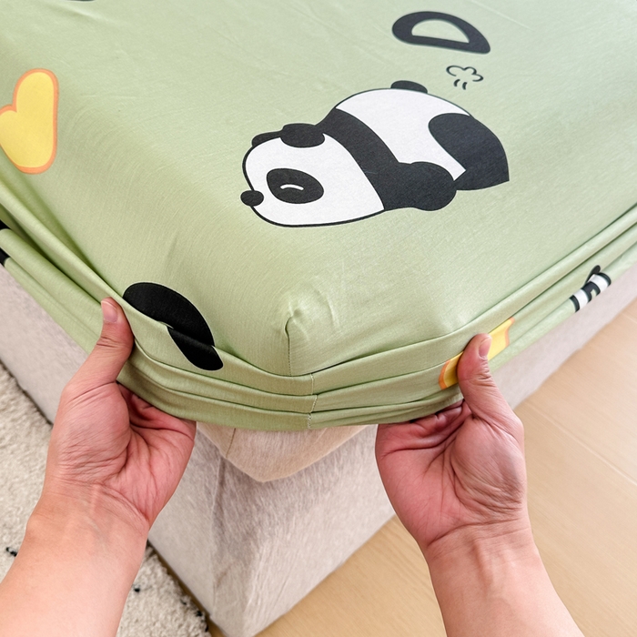 91家纺网 家纺一手货源 找家纺 棉造家居 2025新款亲肤舒适全棉纯棉印花单床笠 熊猫宝贝