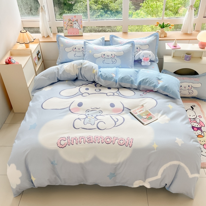 91家纺网 家纺一手货源 找家纺 博雅 2025新款三丽鸥大版印花全棉四件套专版花型 全棉大版（升级款信封枕）云朵玉桂狗